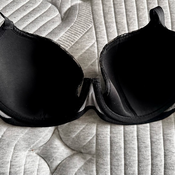 Victoria Secret Very Sexy Balconet 34D - Picture 4 of 6